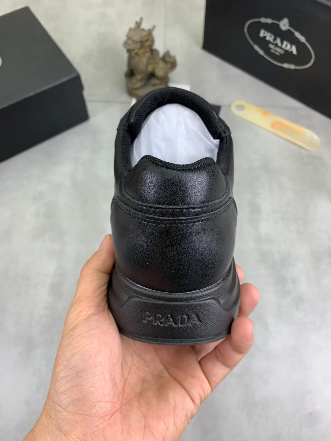 Men's men's shoes 💰P540💰 [New model] popular models are on the official website, 🆘 Trendy brand (Prada) mainly promotes popular models, avant-garde and versatile fashion men's shoes private version mold opening, cowhide surface splicing 1:1 replica... fashionable and simple, original imported cowhide lining cowhide feet; the atmosphere and personality are more fashionable, eye-catching and pursuing class. It will subvert the old idea and be a must-have for fashion trendsetters with you! Must keep it for yourself! Tall and comfortable, large and low, high-end quality workmanship. Code number: 38-44; 2 colors available.